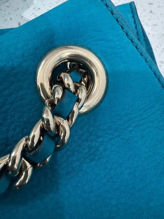 Gucci Soho  Teal Leather Shoulder Bag with Gold Chain Strap - Picture 9 of 11